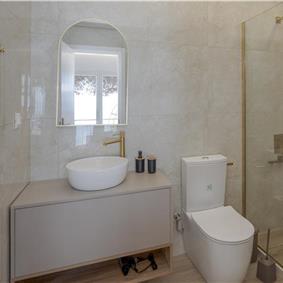 4 bedroom villa with pool by the sea, near Corfu town, sleeps 8